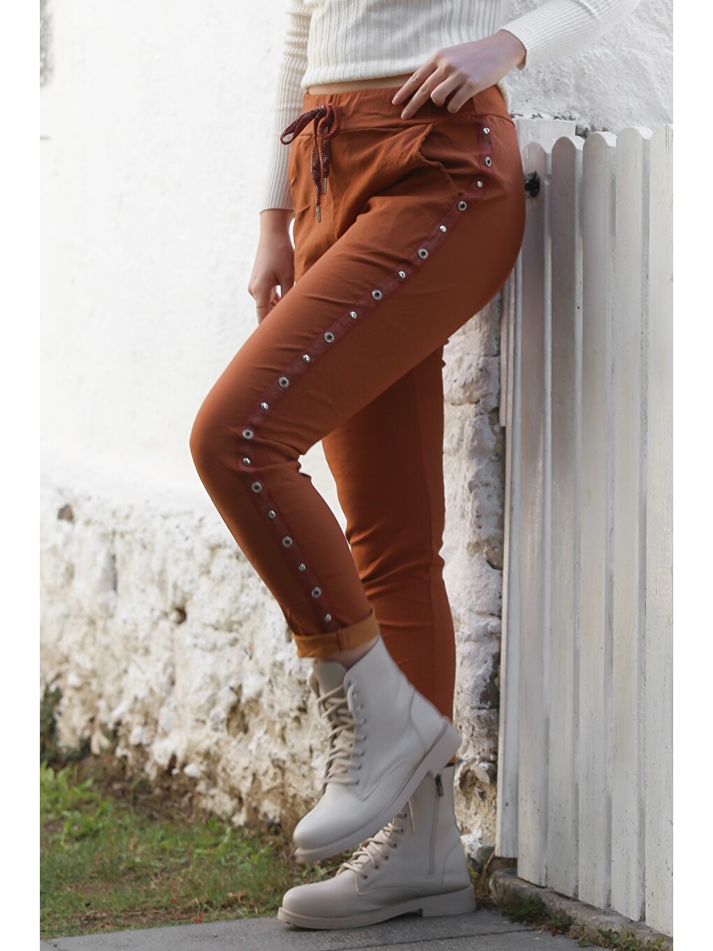 Sarı İtalyan Bronz Rengi Cepli Yanları Şeritli Lastikli Ve Bağlamalı Bel Casual Dokuma Pantolon 98 62