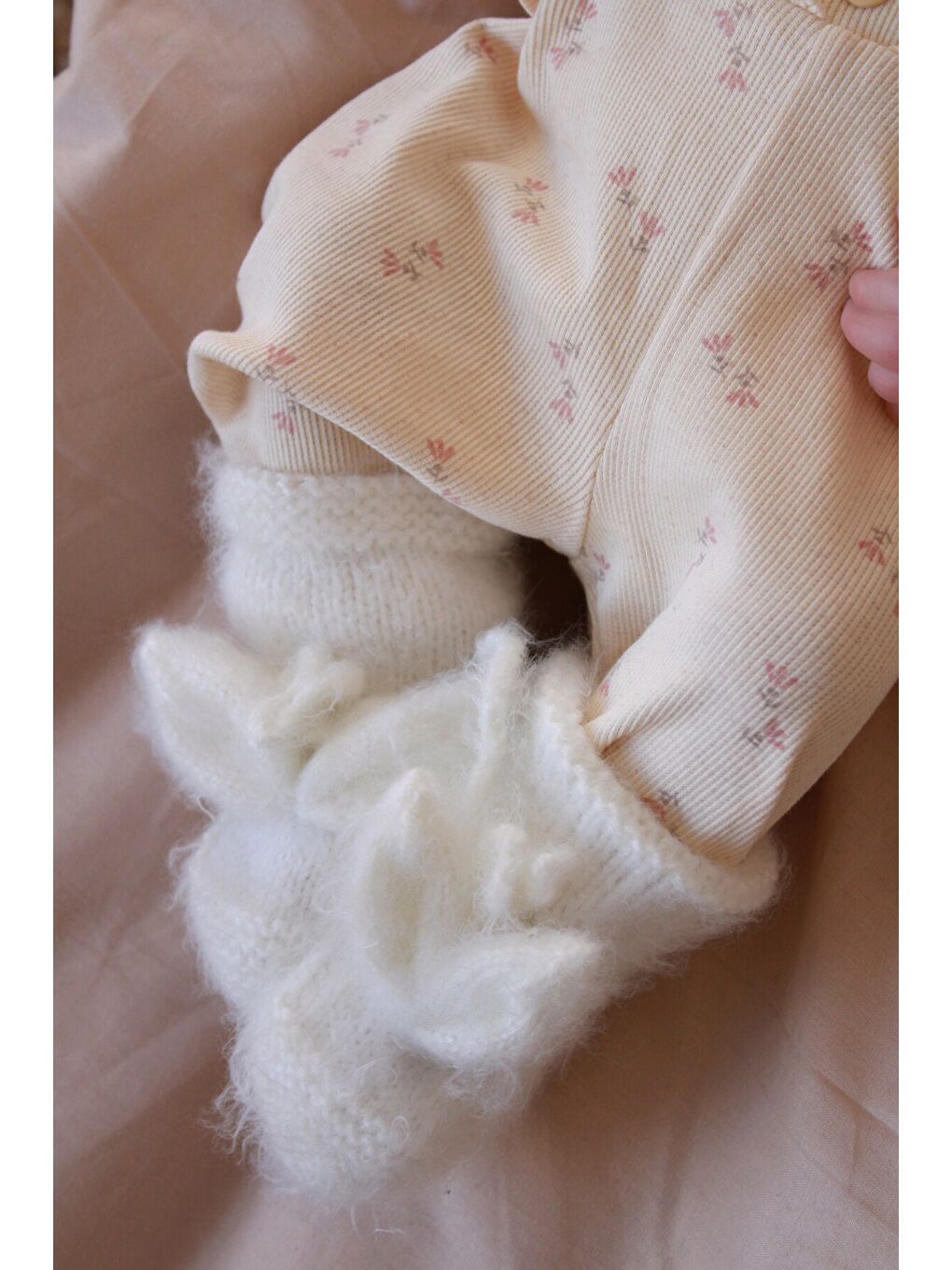 Bej Beyaz Tavşan Kulaklı Örgü Patik Bebek 0-12 Ay-5