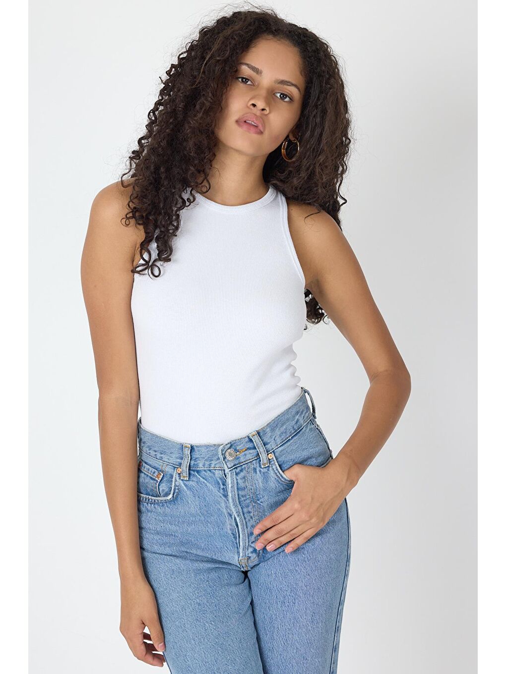 Fitilli Regular Fit Normal Kalıp Beyaz Bisiklet Yaka Sıfır Kol Pamuklu Kadın Atlet-2