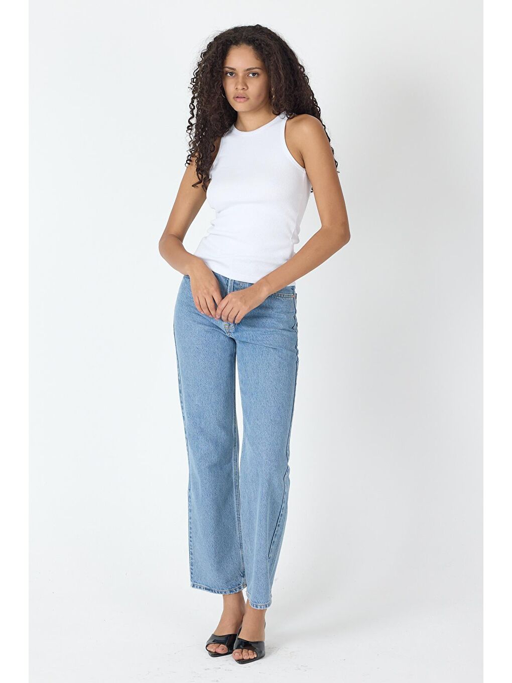 Fitilli Regular Fit Normal Kalıp Beyaz Bisiklet Yaka Sıfır Kol Pamuklu Kadın Atlet-3