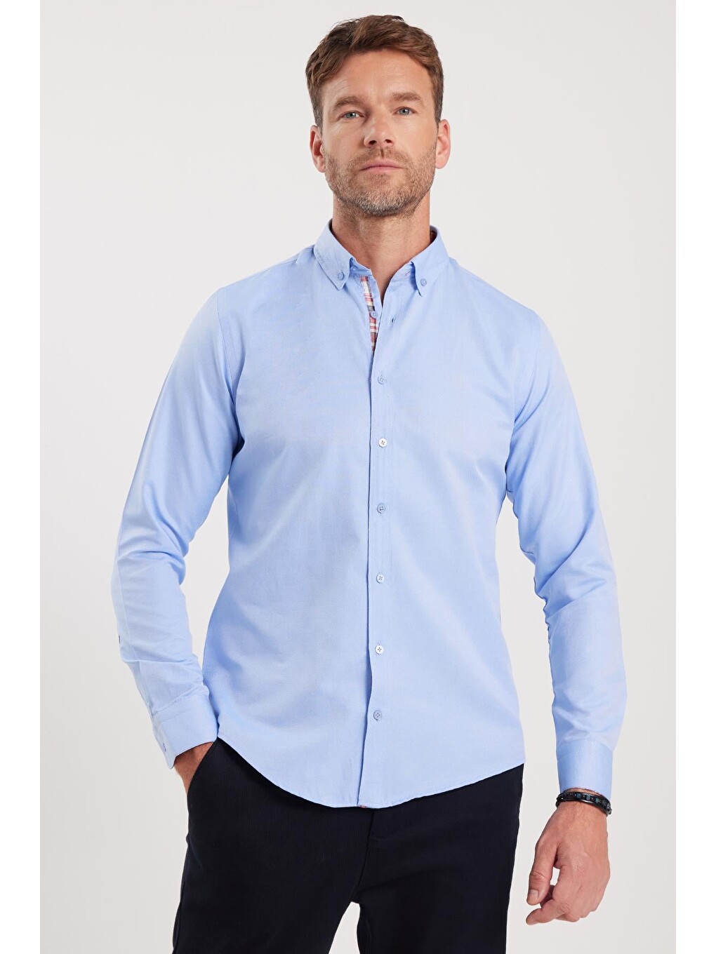 Erkek Slim Fit Dar Kesim Uzun Kollu Pamuklu Oxford Doku Kolay Ütülenebilir Mavi Düğmeli Yaka Gömlek-3