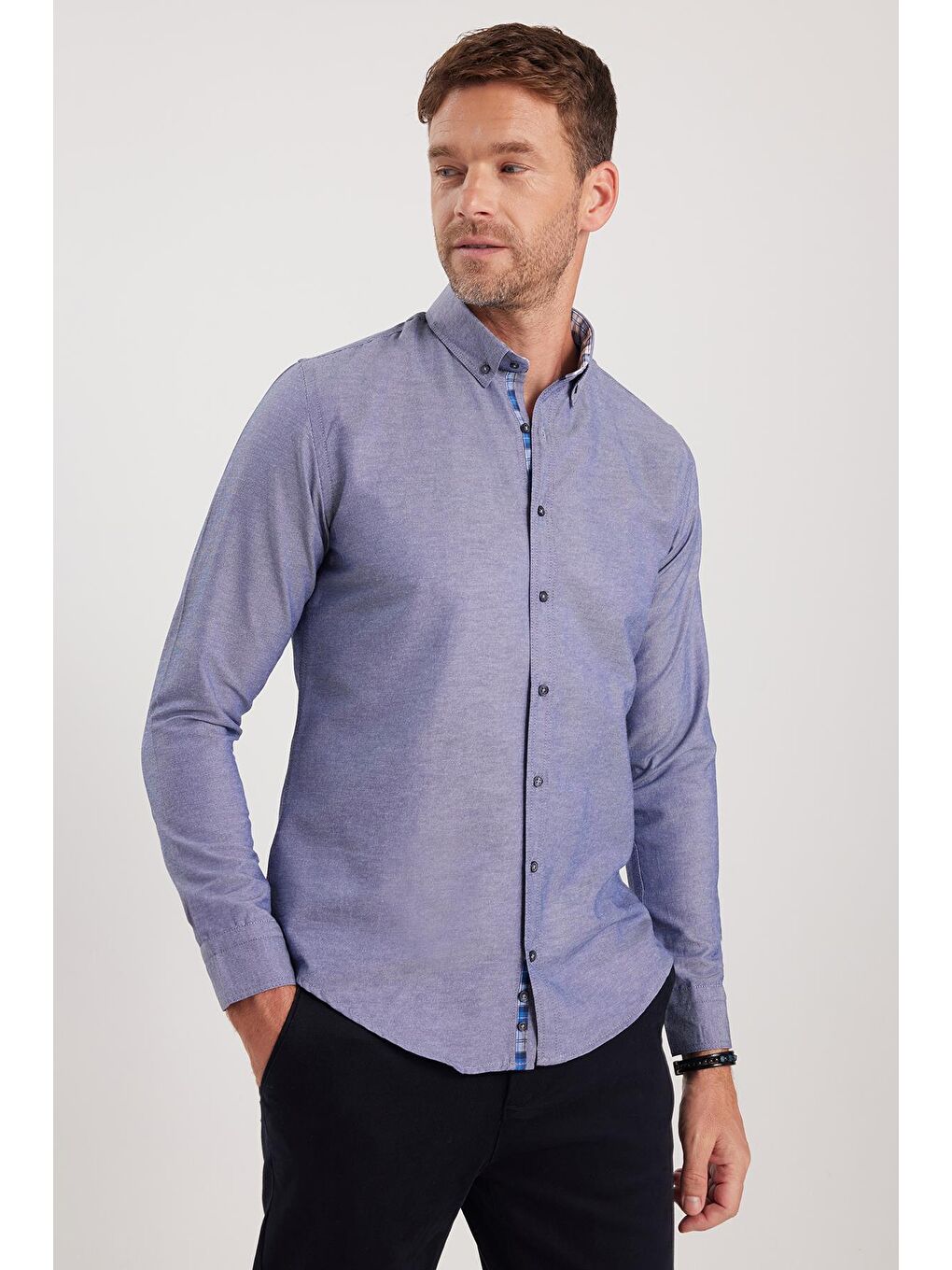 Erkek Slim Fit Dar Kesim Uzun Kollu Pamuklu Oxford Doku Lacivert Düğmeli Yaka Gömlek