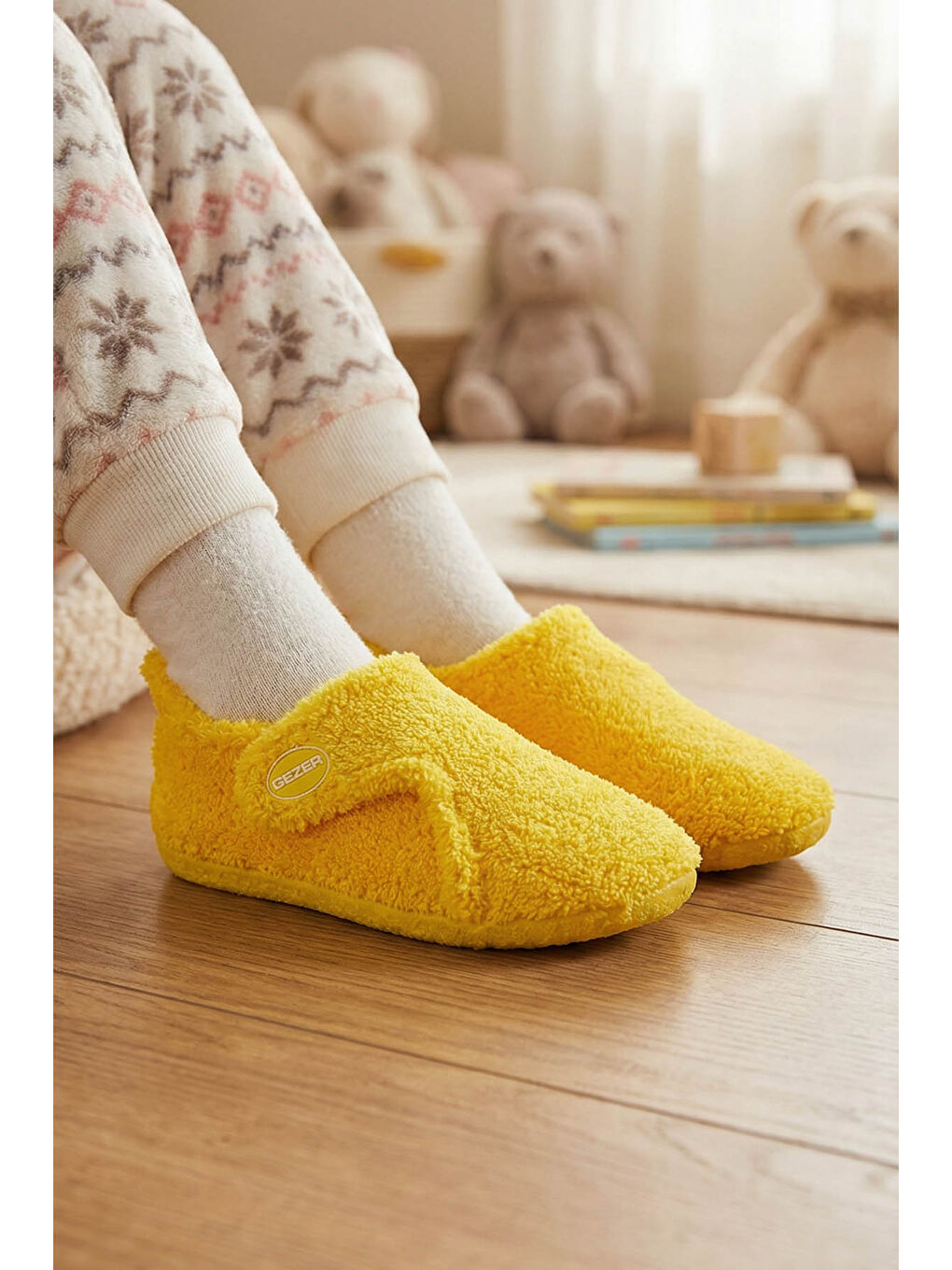 Sarı Kışlık Kız Çocuk Pelüşlü Rahat Taban Cırt Cırtlı Ayarlanabilir Ev Kreş Panduf Ayakkabı