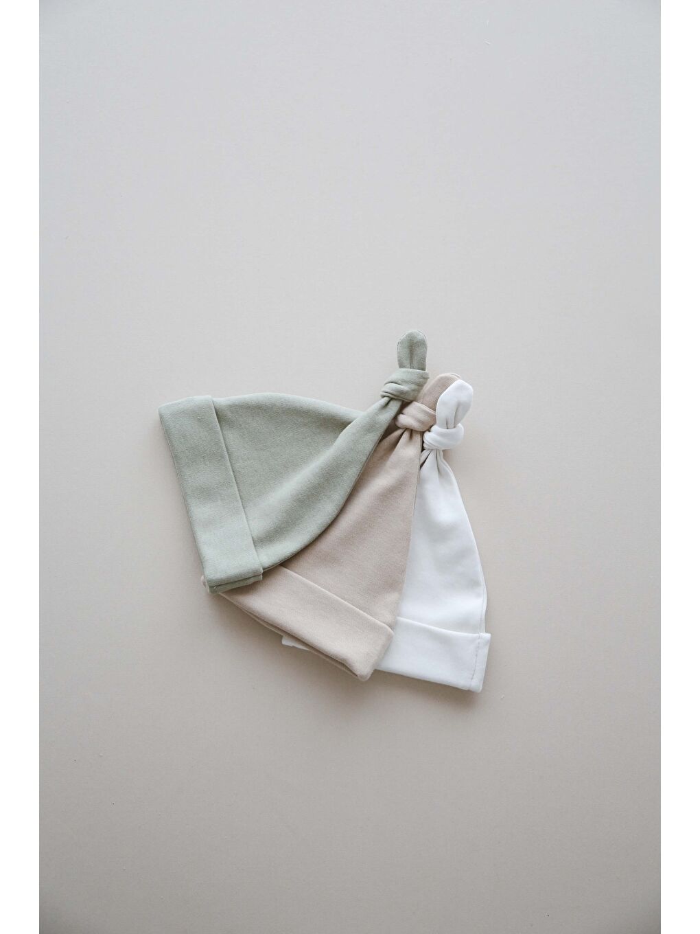 Bej 3lü Yenidoğan Nakışlı Şapka Model 3-3