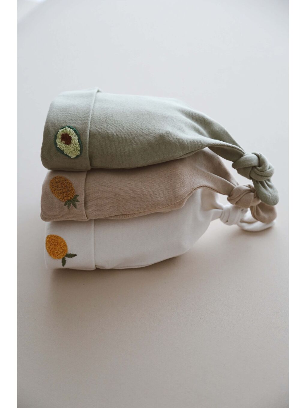 Bej 3lü Yenidoğan Nakışlı Şapka Model 3-5