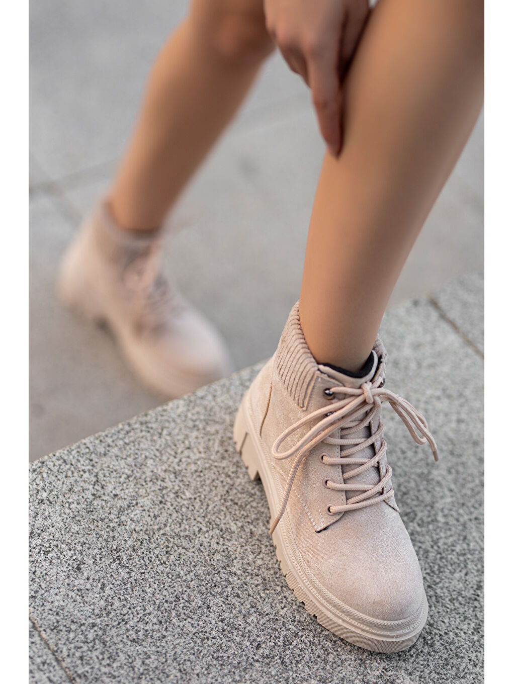 Bej D238 Su Ve Soğuk Geçirmez Kadın Bot-3