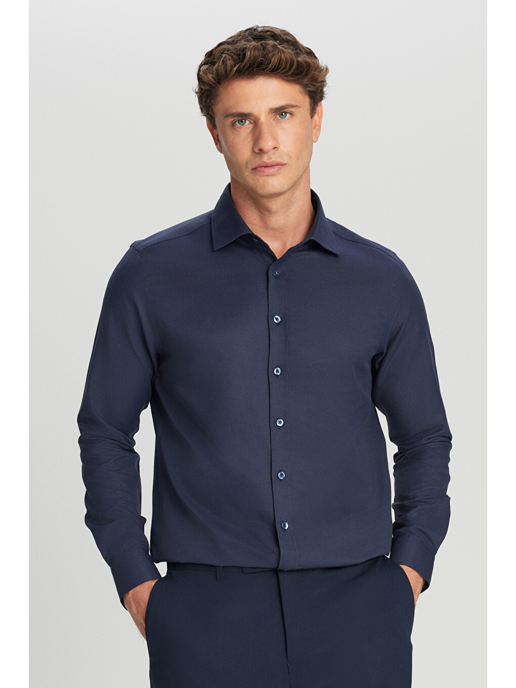 Erkek Lacivert Pamuklu Slim Fit Dar Kesim Klasik Yaka Armürlü Gömlek