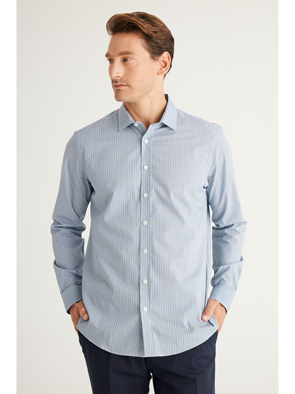 Erkek Beyaz-lacivert Slim Fit Dar Kesim Klasik Yaka %100 Pamuk Baskılı Gömlek-3