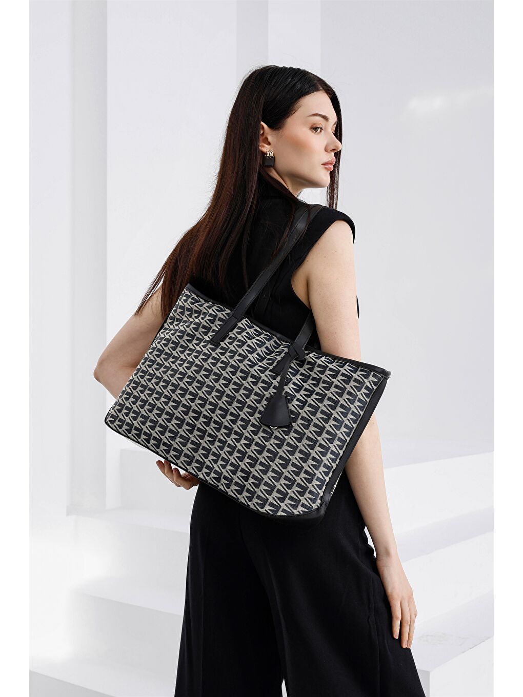 Michelle Monogram Omuz Çantası Siyah-3