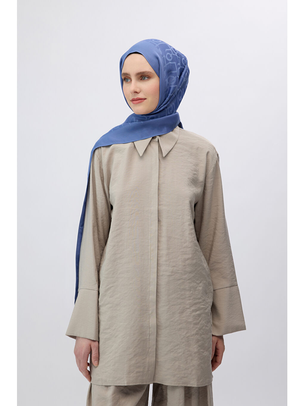 İpek Jakar Monogram Şal İndigo-1