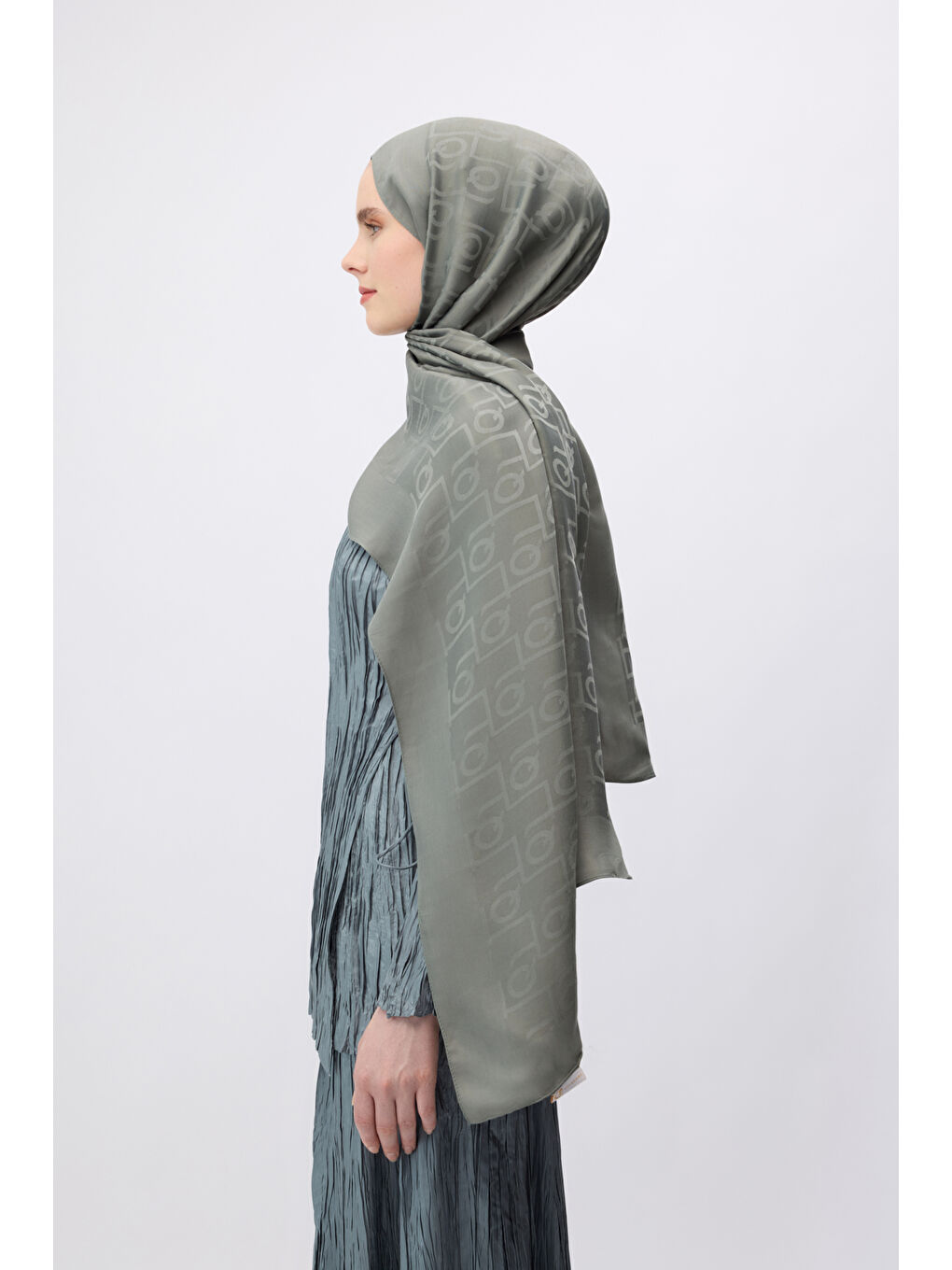 İpek Jakar Monogram Şal Gri-6