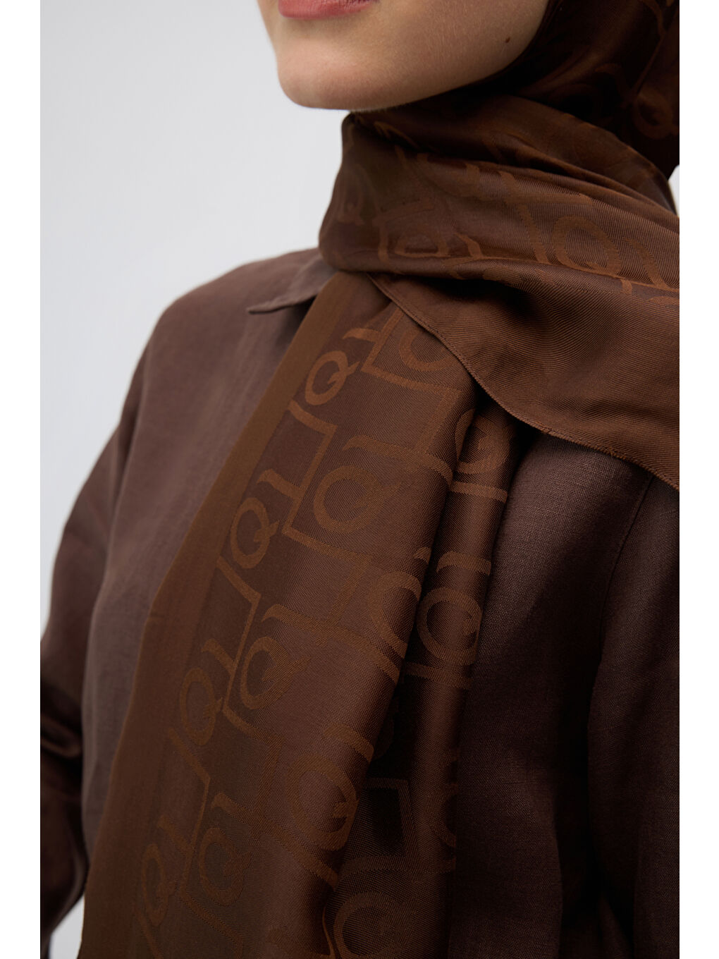 Kahverengi İpek Jakar Monogram Şal Acı Kahve-3