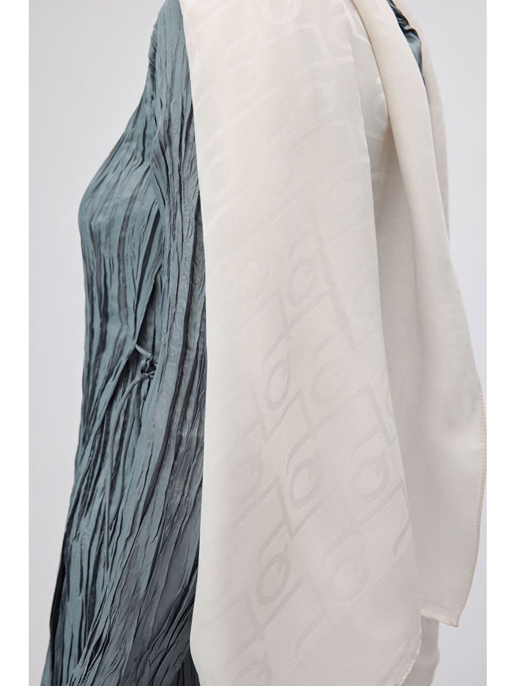 İpek Jakar Monogram Şal Ekru-1