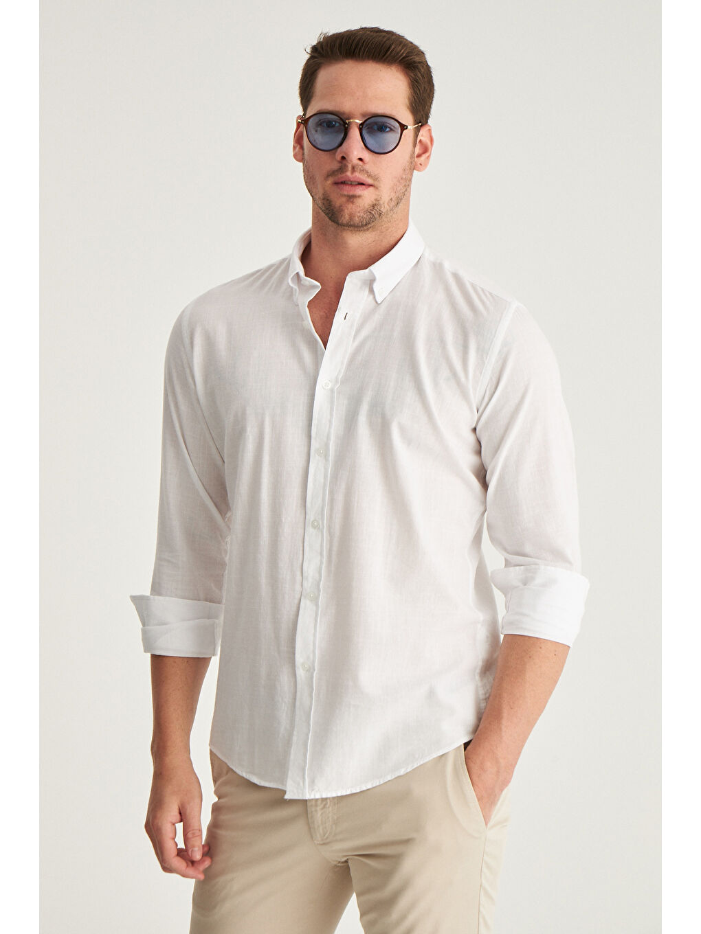 Slim Fit Beyaz Düğmeli Yaka %100 Pamuk Yazlık Flamlı Keten Görünümlü Gömlek-1