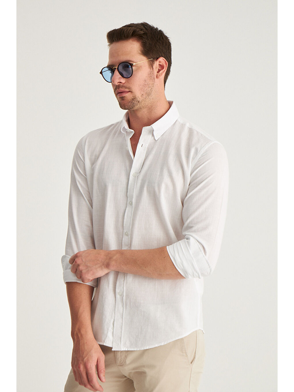 Slim Fit Beyaz Düğmeli Yaka %100 Pamuk Yazlık Flamlı Keten Görünümlü Gömlek-2