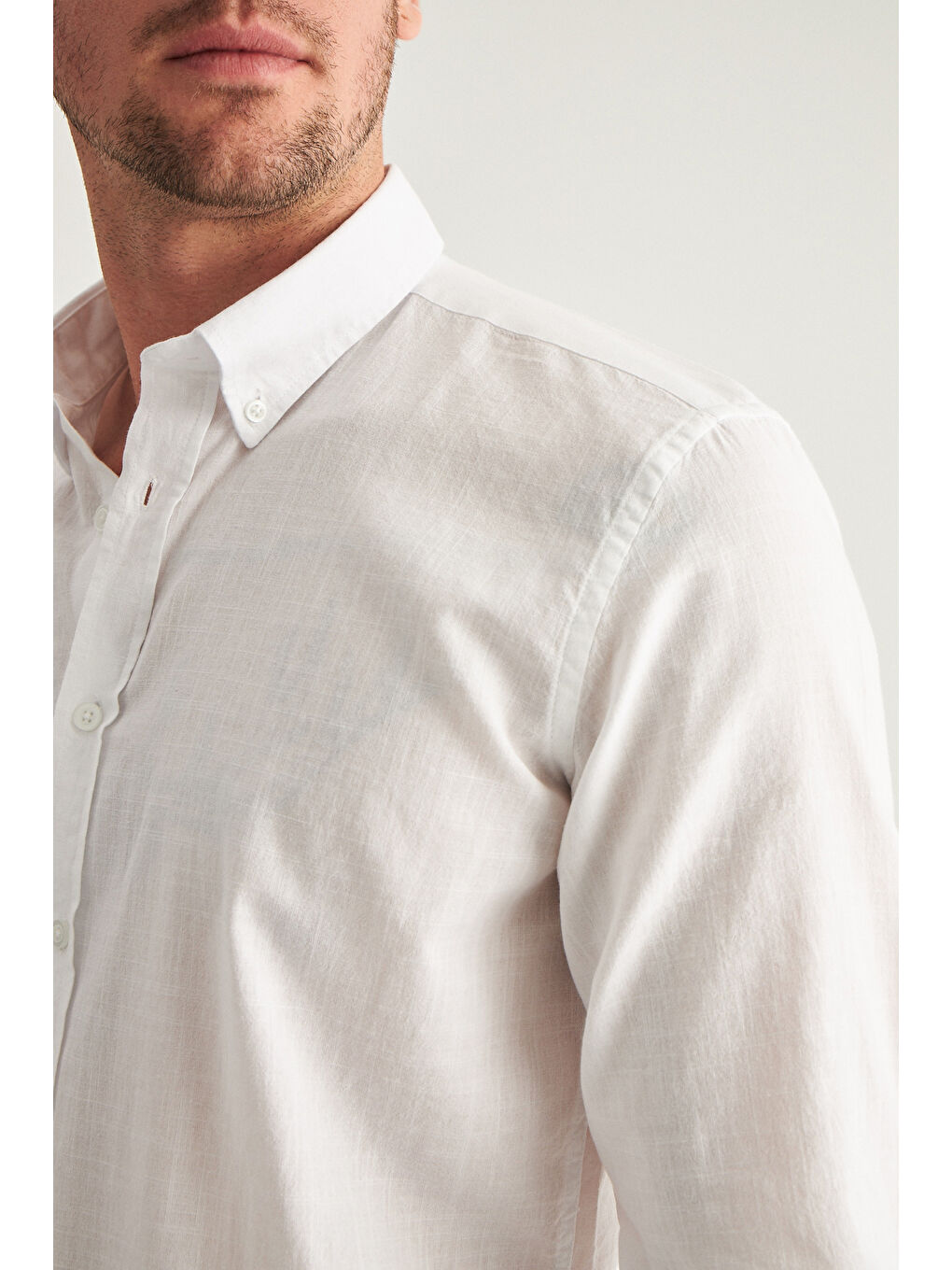 Slim Fit Beyaz Düğmeli Yaka %100 Pamuk Yazlık Flamlı Keten Görünümlü Gömlek-3