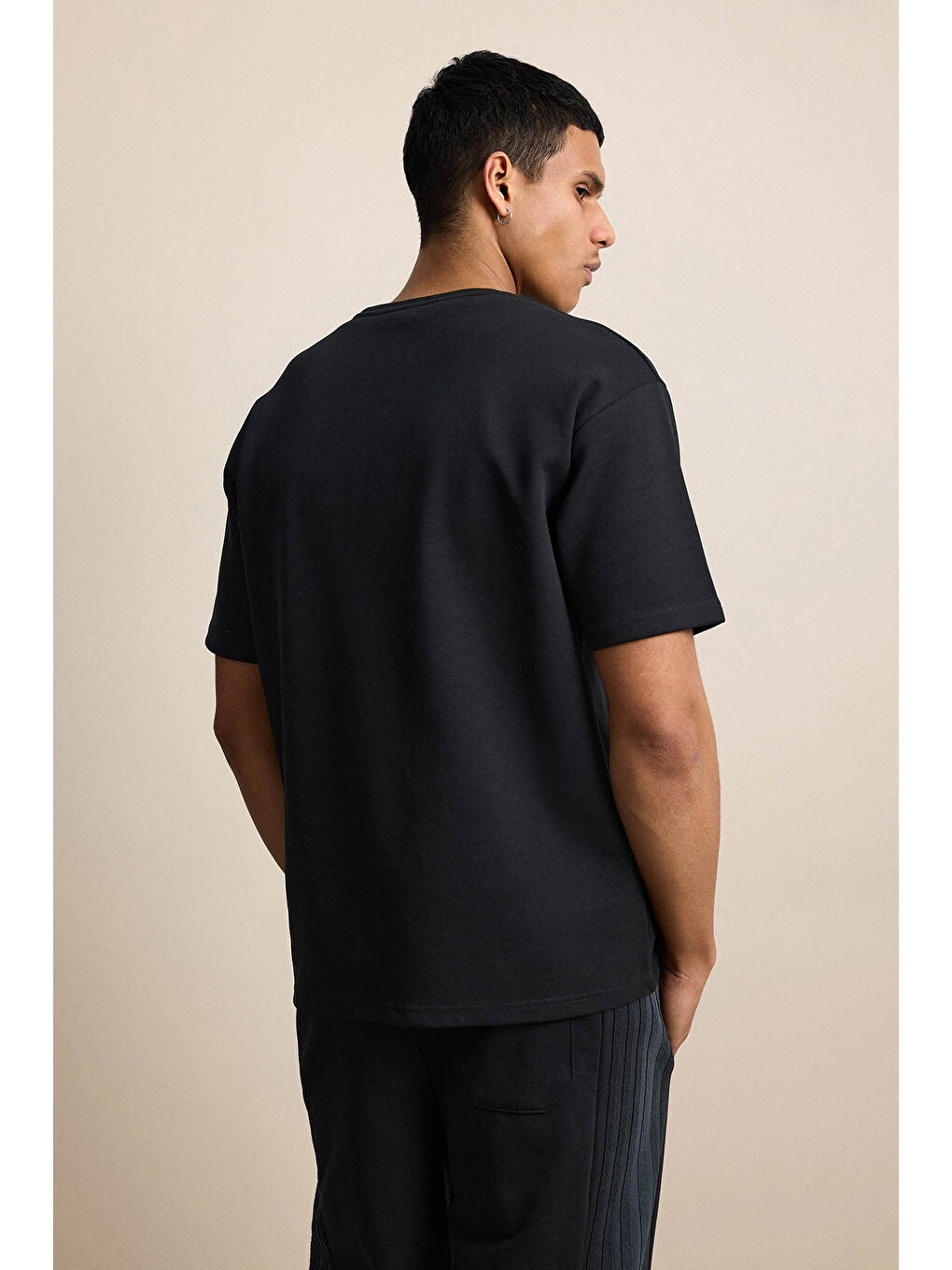 Erkek Oversize Minimal Çiçek Nakışlı T-Shirt Siyah-6