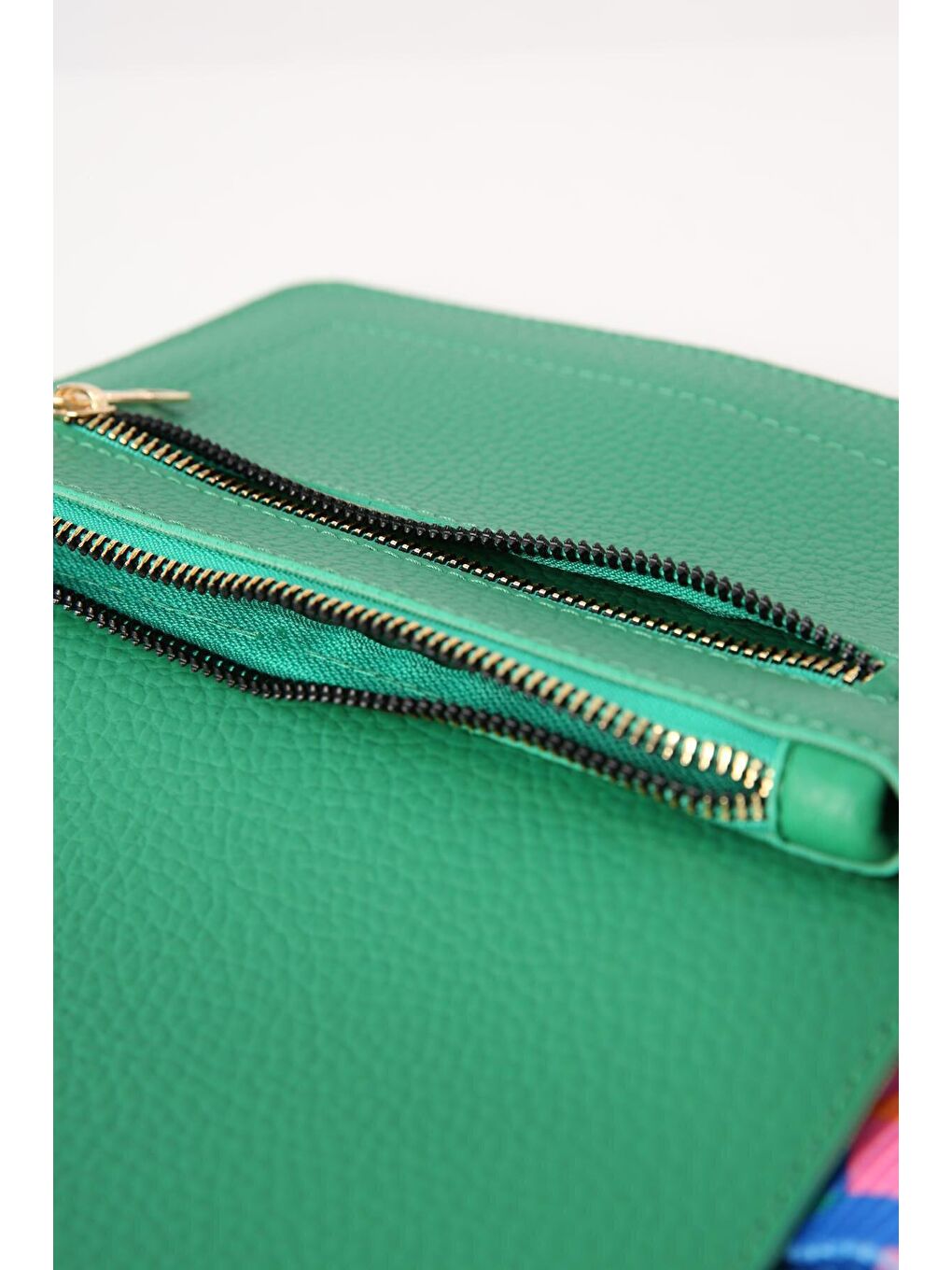 Yeşil Çimen Desenli Askılı Suni Deri Omuz Çantası-4