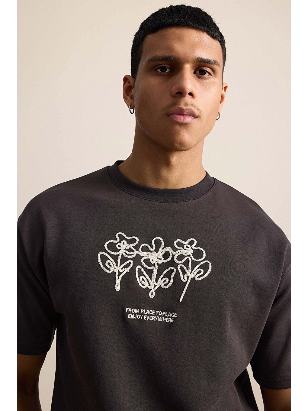 Kahverengi Erkek Oversize Çiçek Nakışlı T-Shirt Kahve-3