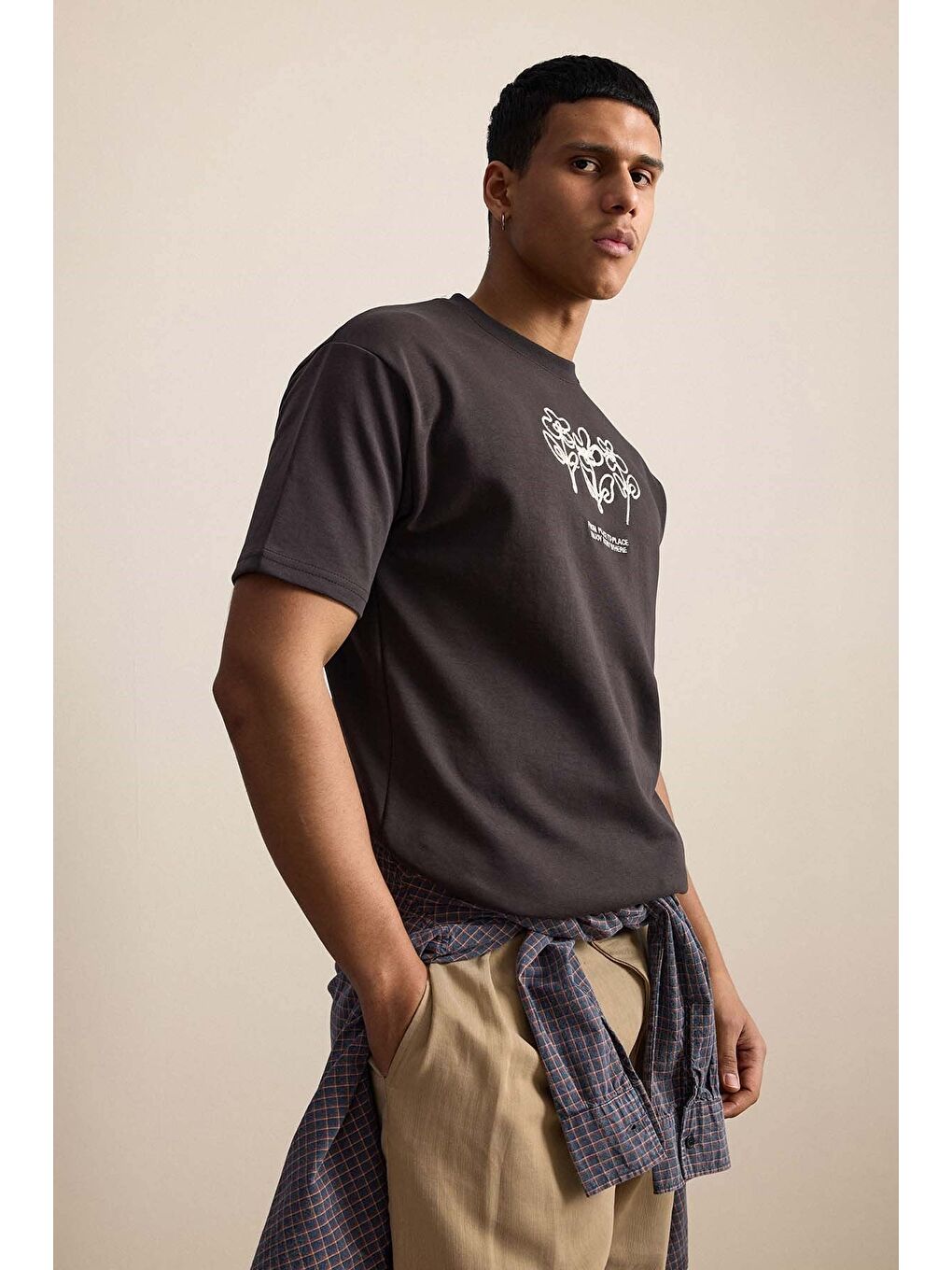 Kahverengi Erkek Oversize Çiçek Nakışlı T-Shirt Kahve-4