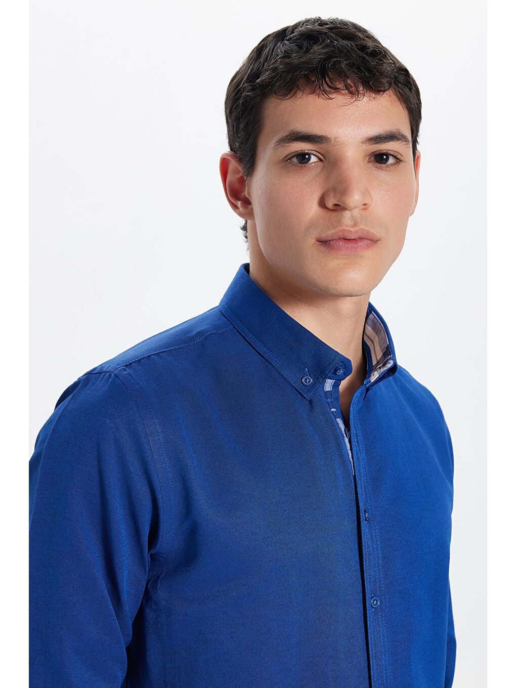 Erkek Slim Fit Dar Kesim Uzun Kollu Pamuklu Oxford Doku Sax Mavi Düğmeli Yaka Gömlek-1