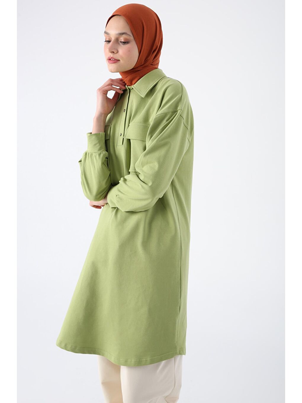 Açık Yeşil Pamuklu Kapaklı Cepli Sim Dikiş Detaylı Yarım Patlı Tunik
