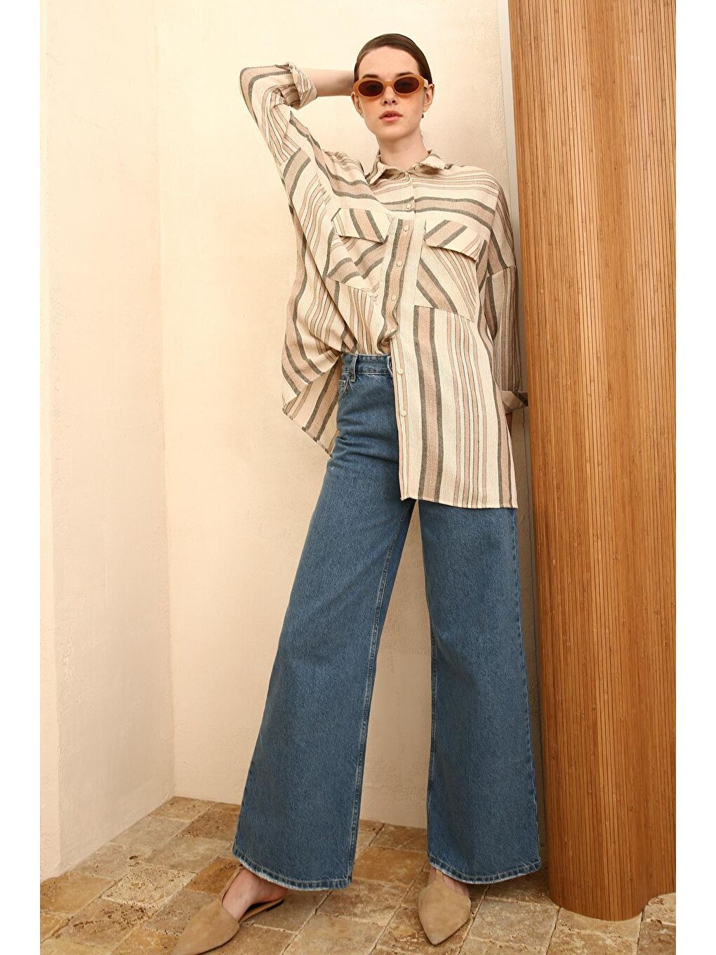 Ekru-Haki Çizgili Kapaklı Cepli Viskon Keten Gömlek