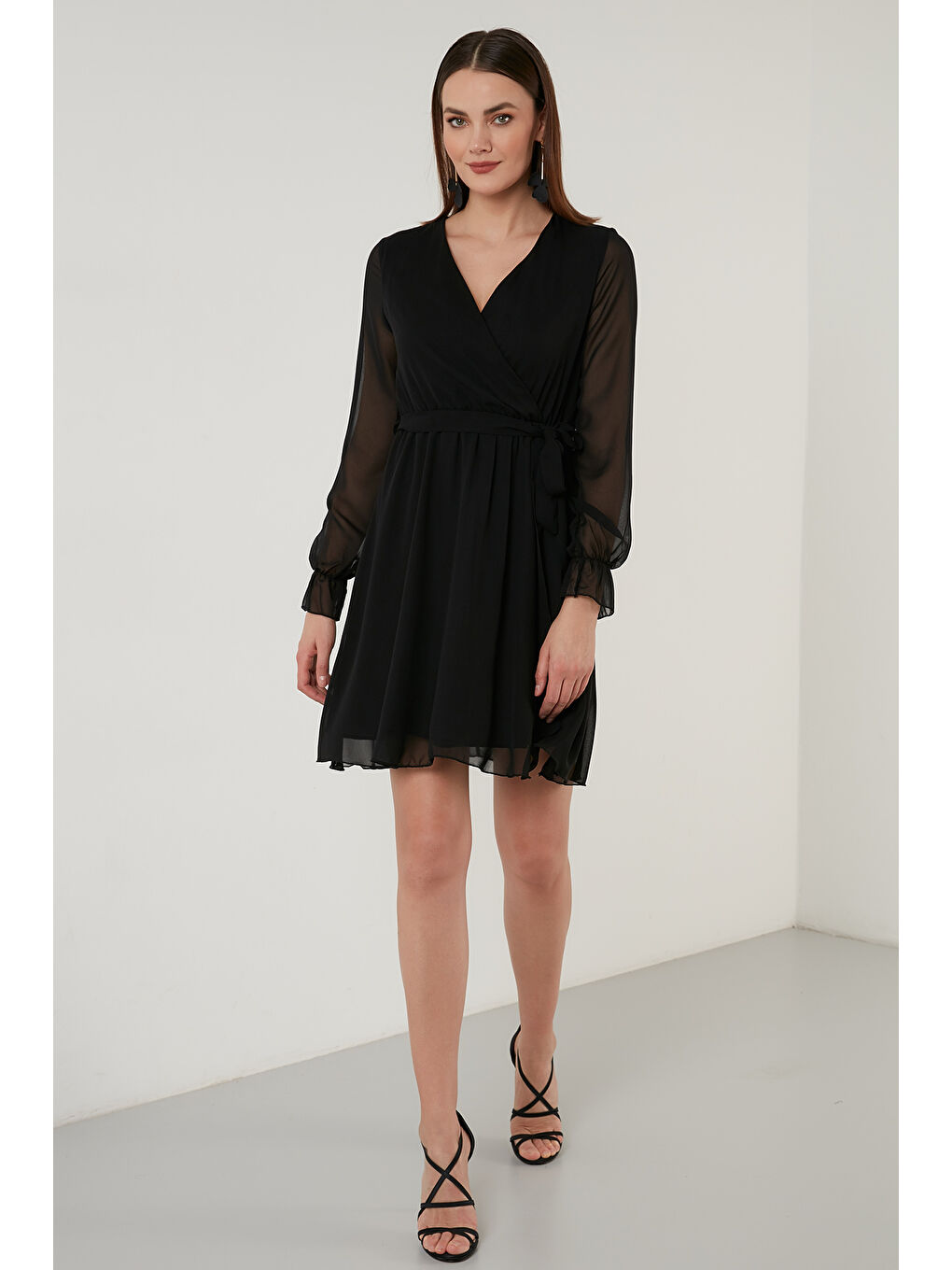 Siyah Kruvaze Yaka Bağlama Detaylı Şifon Mini Kadın Elbise 6051467-5