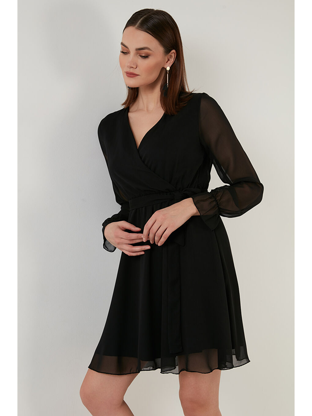 Siyah Kruvaze Yaka Bağlama Detaylı Şifon Mini Kadın Elbise 6051467-6