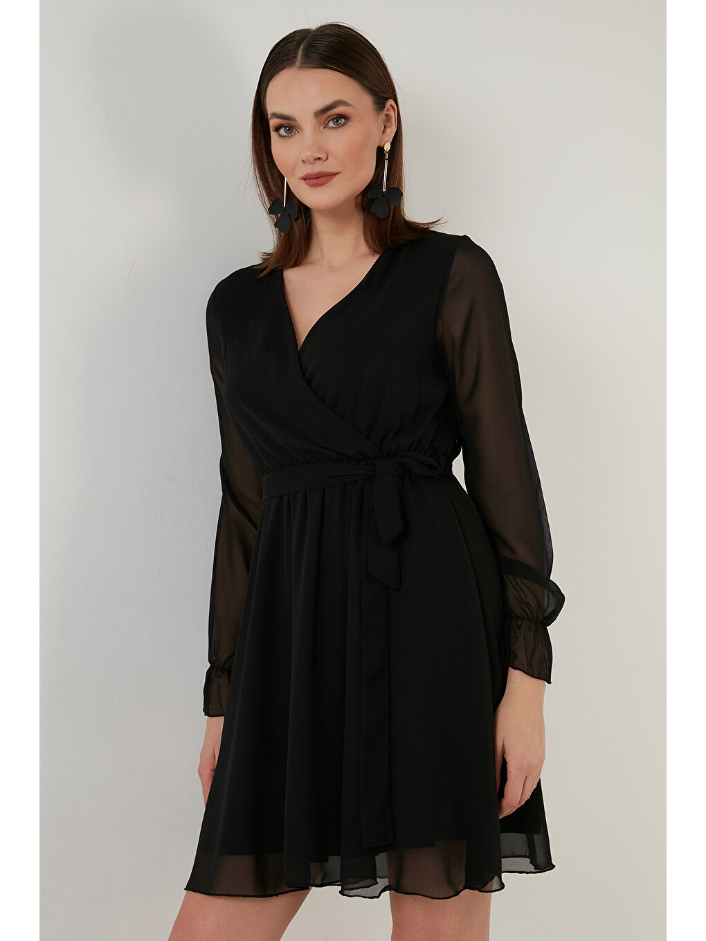 Siyah Kruvaze Yaka Bağlama Detaylı Şifon Mini Kadın Elbise 6051467-7