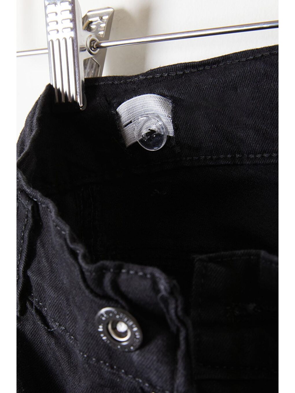 Erkek Çocuk Siyah Eskitmeli Dar Paça Jean Pantolon 16177-3