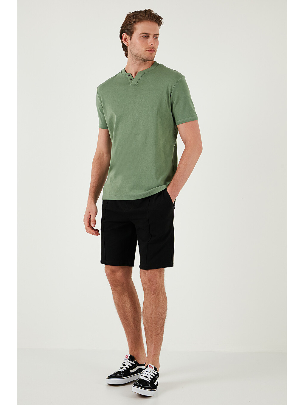 Haki Pamuklu Düğme Detaylı Slim Fit V Yaka 3'lü Paket %100 Pamuk Tişört 5902122S3-4