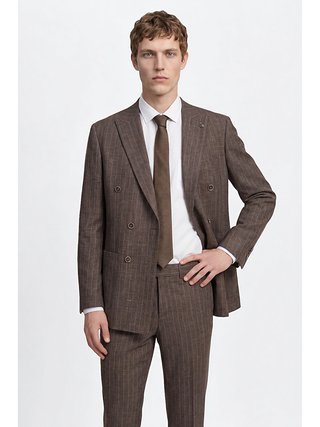 Erkek Kahverengi Yünlü Slim Fit Dar Kesim Kırlangıç Yaka Çizgili Torba Cepli Kruvaze Takım Elbise-2
