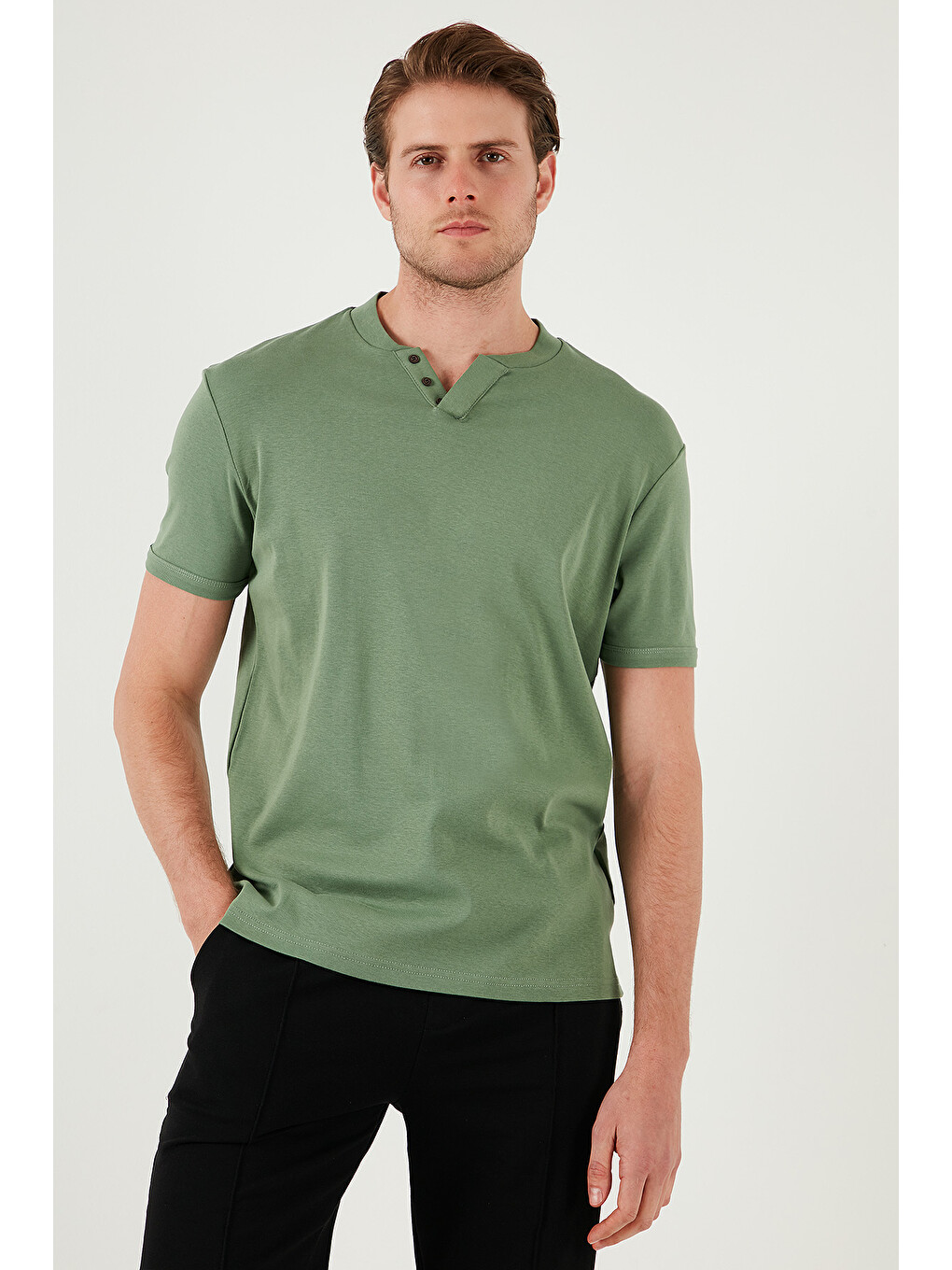 Yeşil Pamuklu Düğme Detaylı Slim Fit V Yaka 3'lü Paket %100 Pamuk Tişört 5902122S3-1