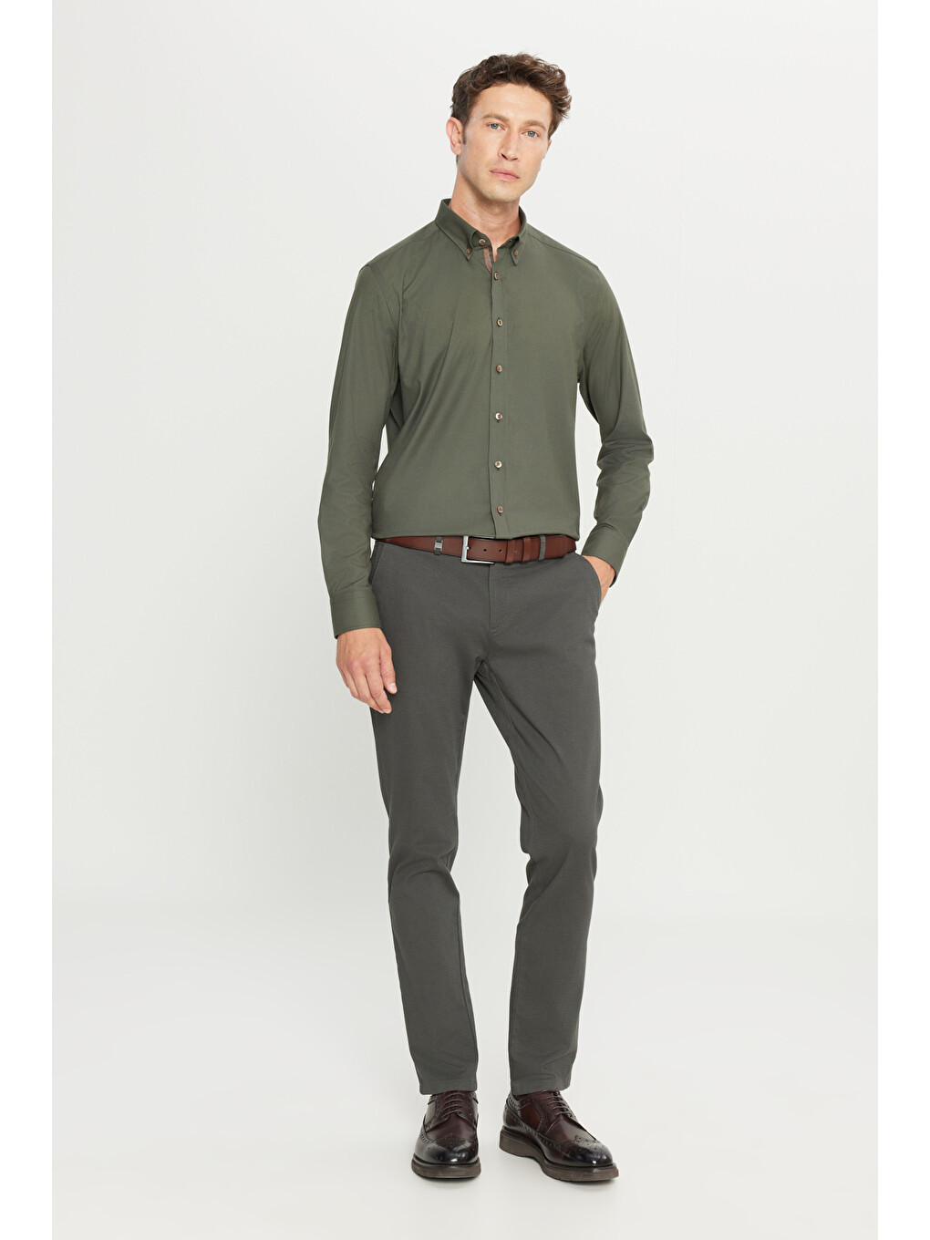 Erkek Haki Pamuklu Slim Fit Dar Kesim Düğmeli Yaka Esnek Gabardin Gömlek-1