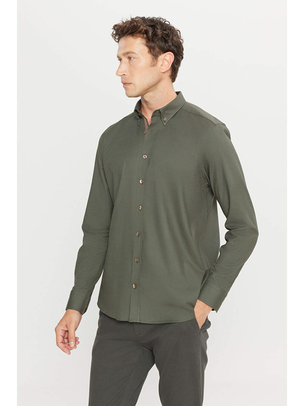 Erkek Haki Pamuklu Slim Fit Dar Kesim Düğmeli Yaka Esnek Gabardin Gömlek-2
