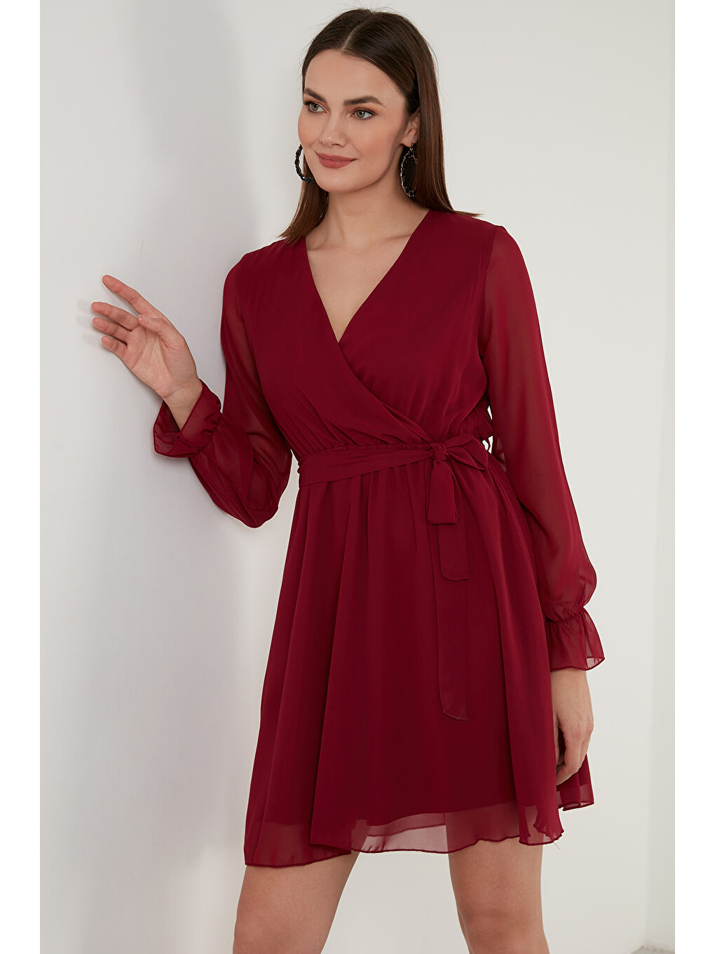 Bordo Kruvaze Yaka Bağlama Detaylı Şifon Mini Kadın Elbise 6051467-6