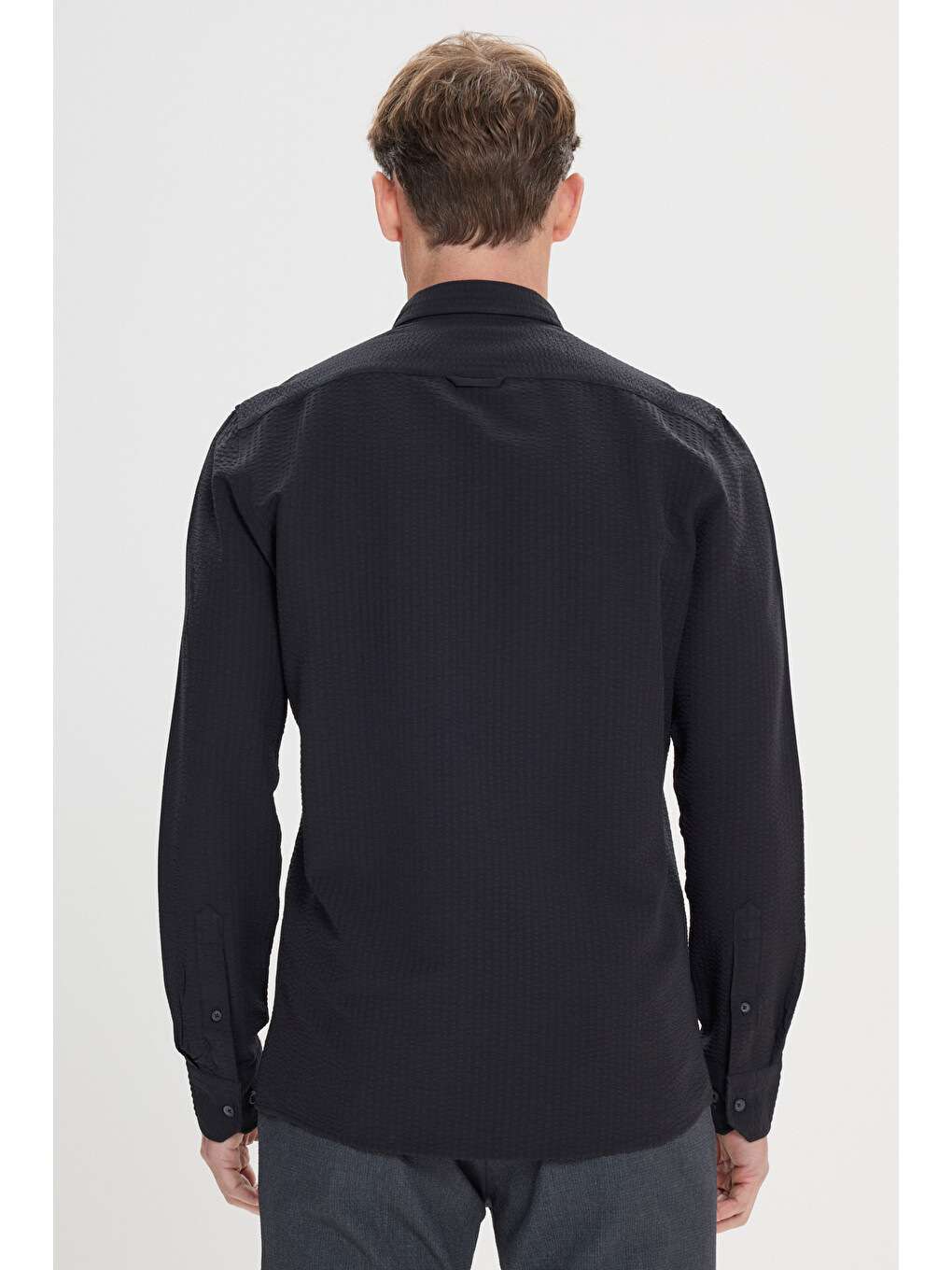 Erkek Siyah Slim Fit Dar Kesim Keten Görünümlü Gofre Desenli Düğmeli Yaka Gömlek-4