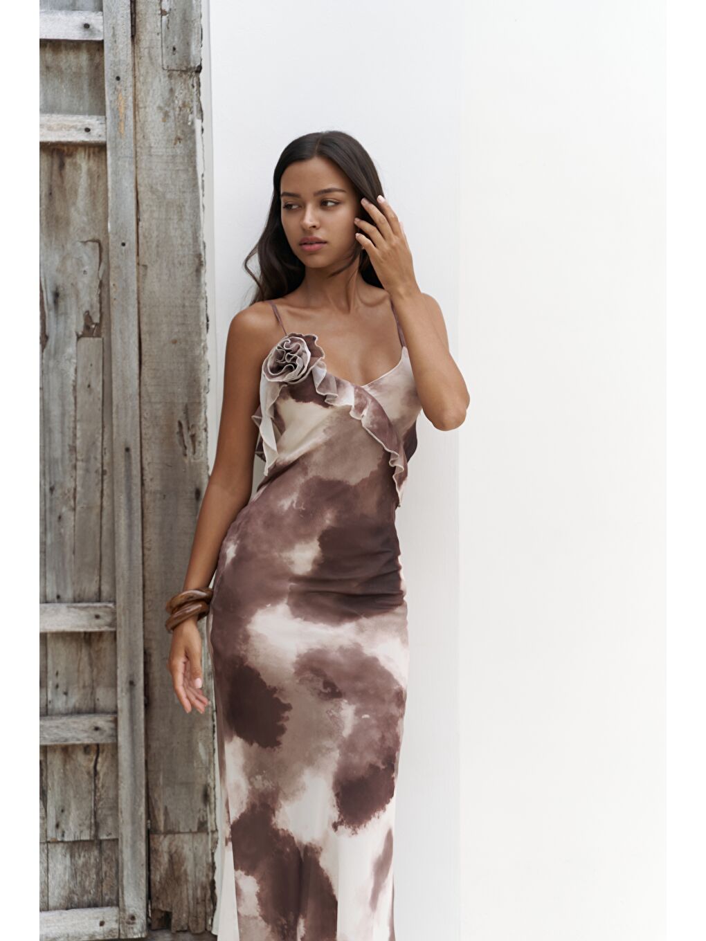 Kahverengi Purtyas Fırfır Detaylı Kahve Uzun Elbise-5