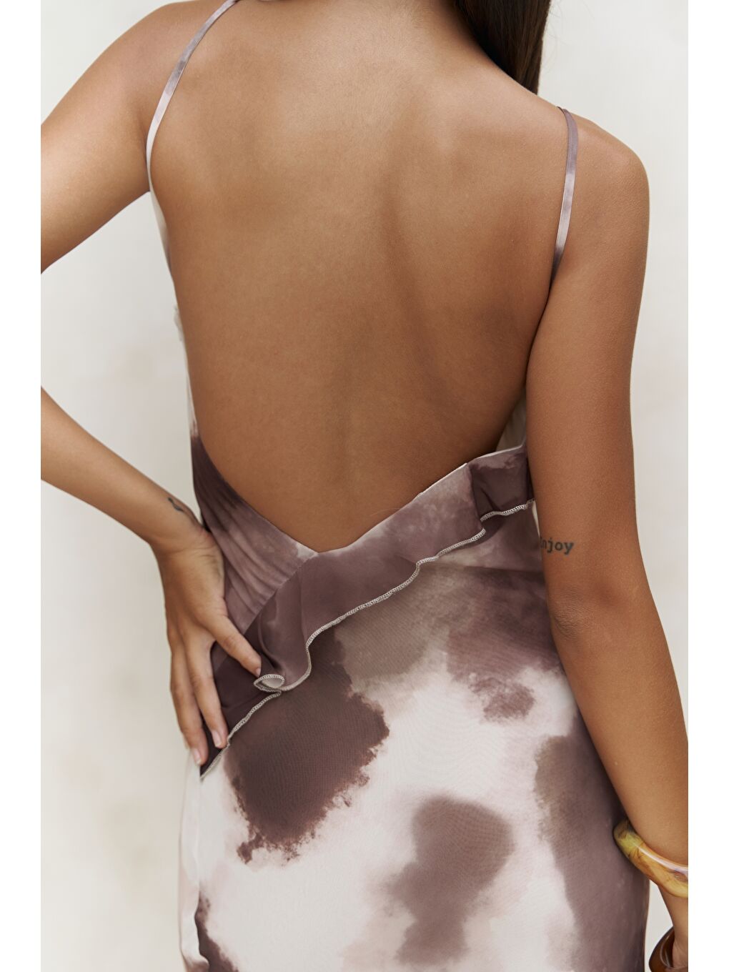 Kahverengi Purtyas Fırfır Detaylı Kahve Uzun Elbise-7