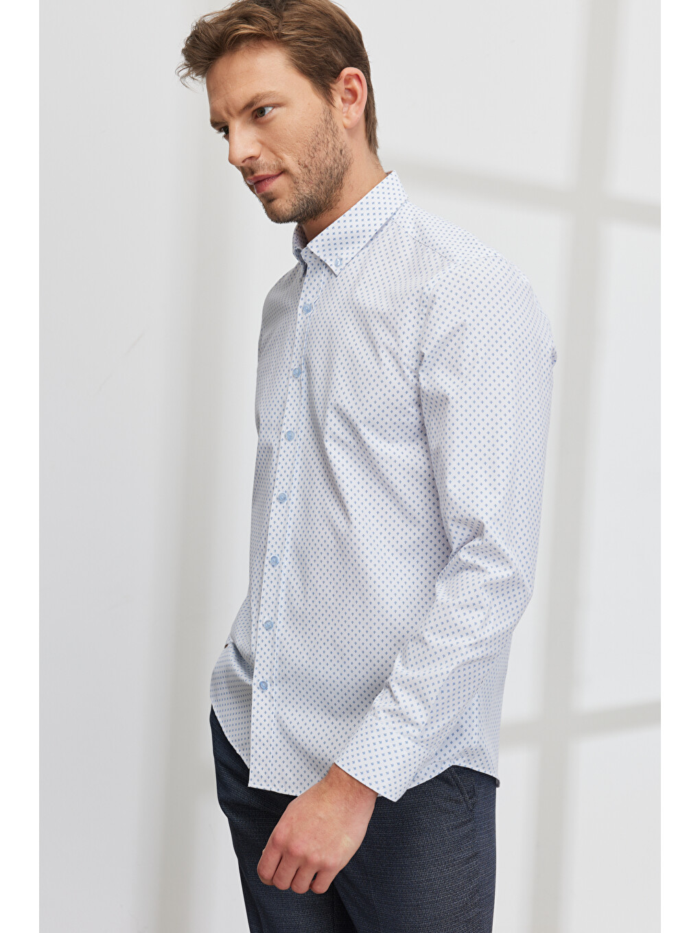 Erkek Beyaz-mavi Slim Fit Dar Kesim Düğmeli Yaka Pamuklu Baskılı Gömlek-3