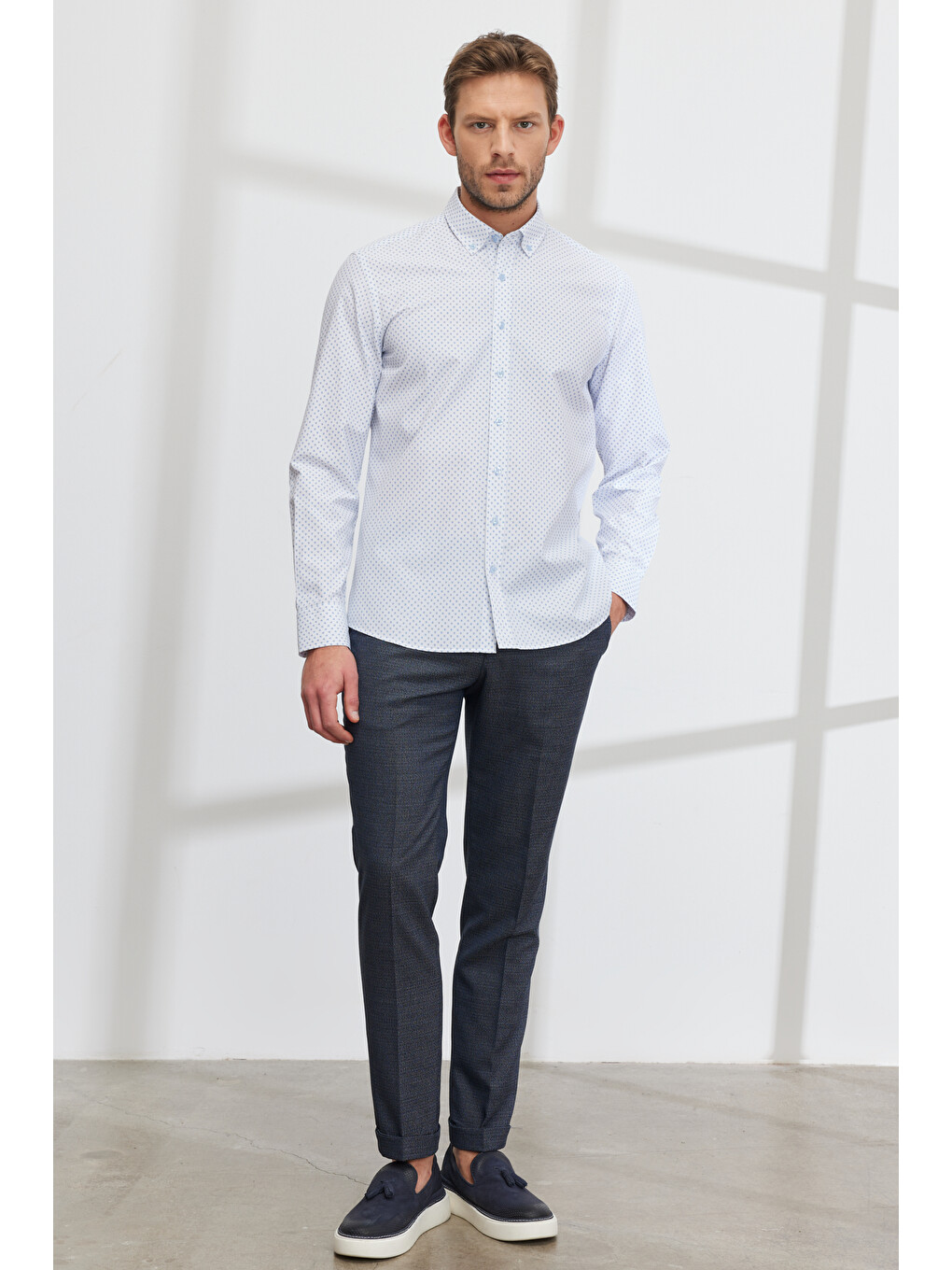 Erkek Beyaz-mavi Slim Fit Dar Kesim Düğmeli Yaka Pamuklu Baskılı Gömlek-4