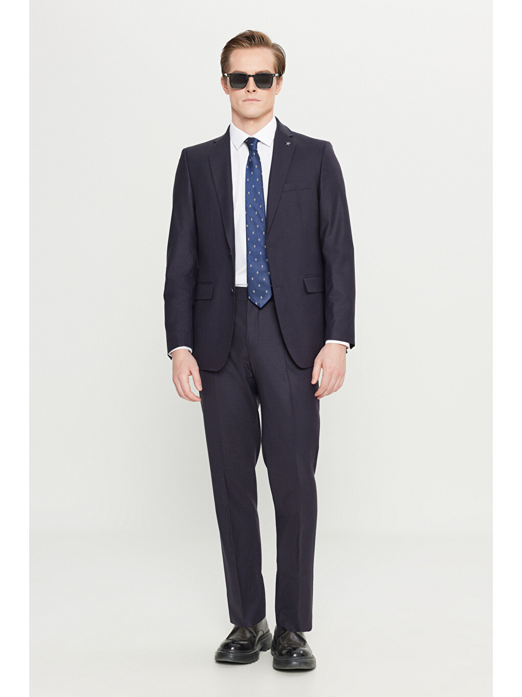 Erkek Lacivert Yünlü Slim Fit Dar Kesim Mono Yaka Kapak Cepli Takım Elbise-1