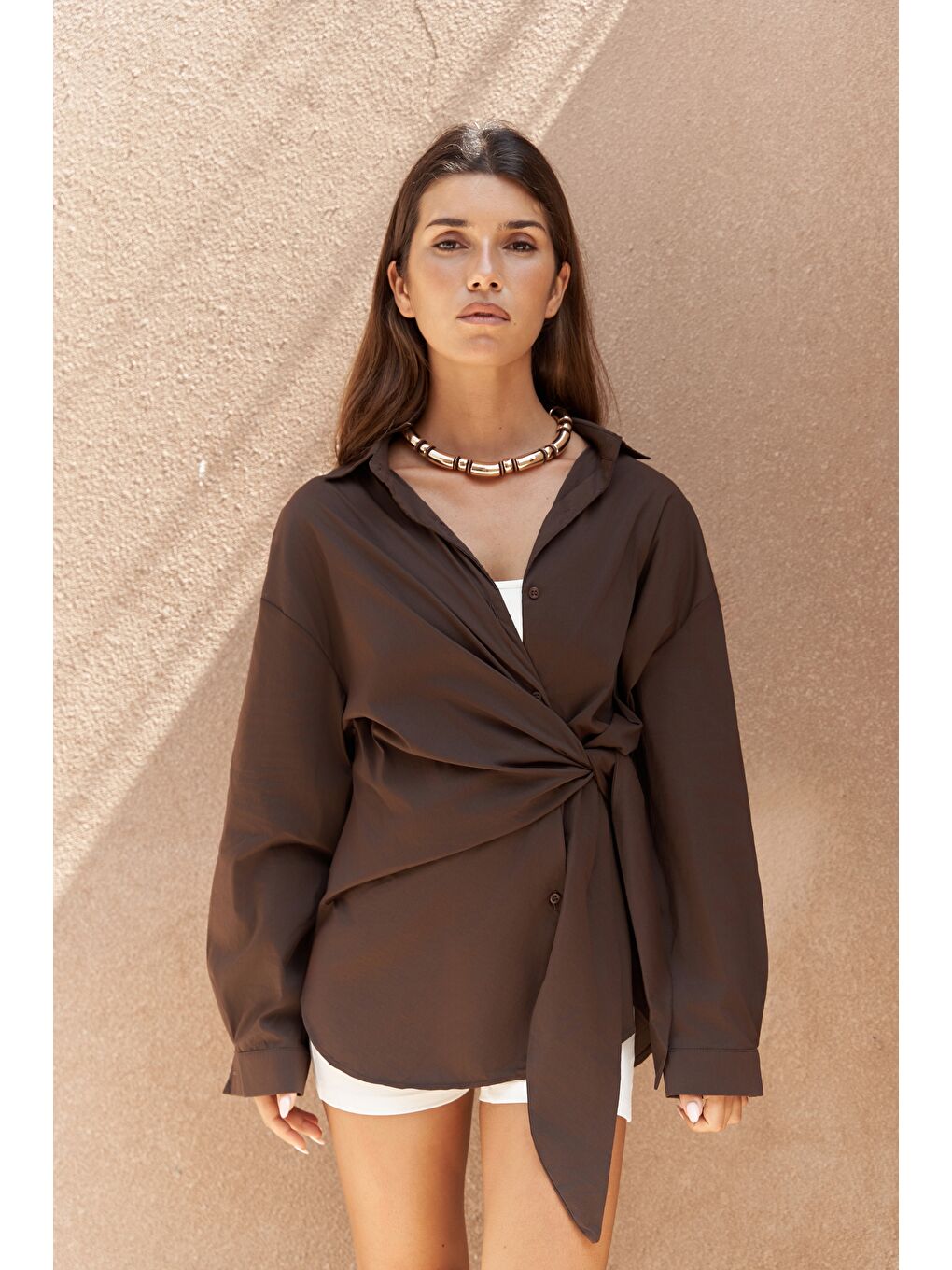Kahverengi Ester Bağlamalı Koyu Kahve Gömlek-2
