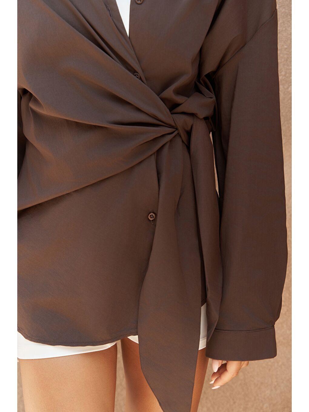 Kahverengi Ester Bağlamalı Koyu Kahve Gömlek-6