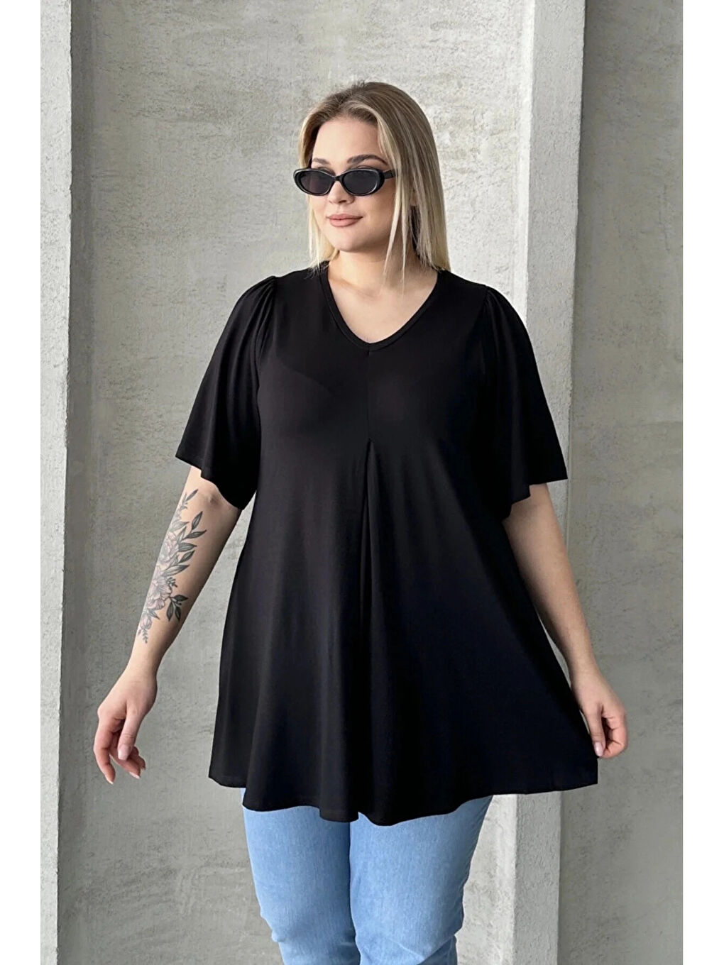 Siyah Büyük Beden V Yaka Desensiz Asimetrik Kesim Elastanlı Bluz 320315-1