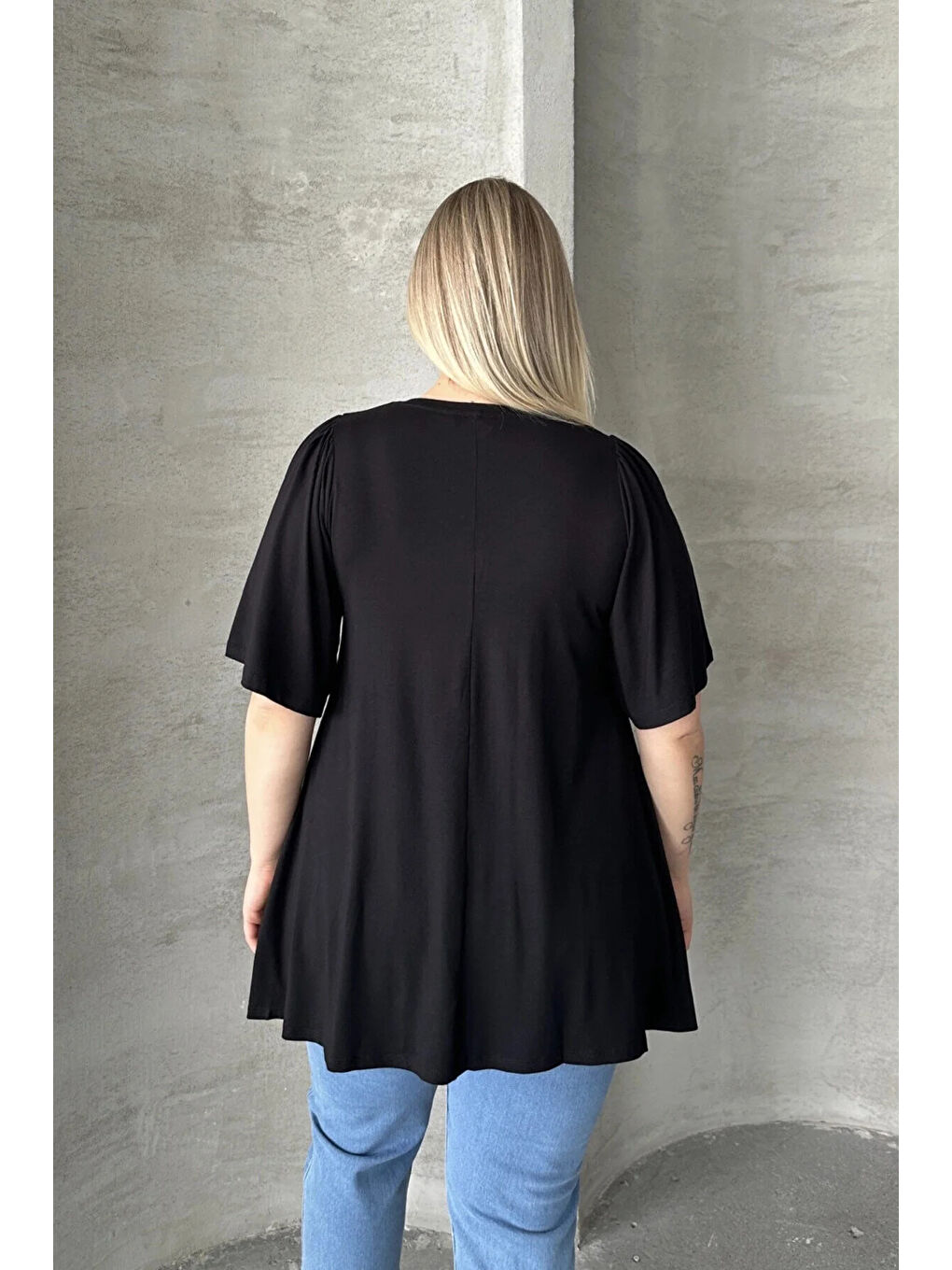 Siyah Büyük Beden V Yaka Desensiz Asimetrik Kesim Elastanlı Bluz 320315-3