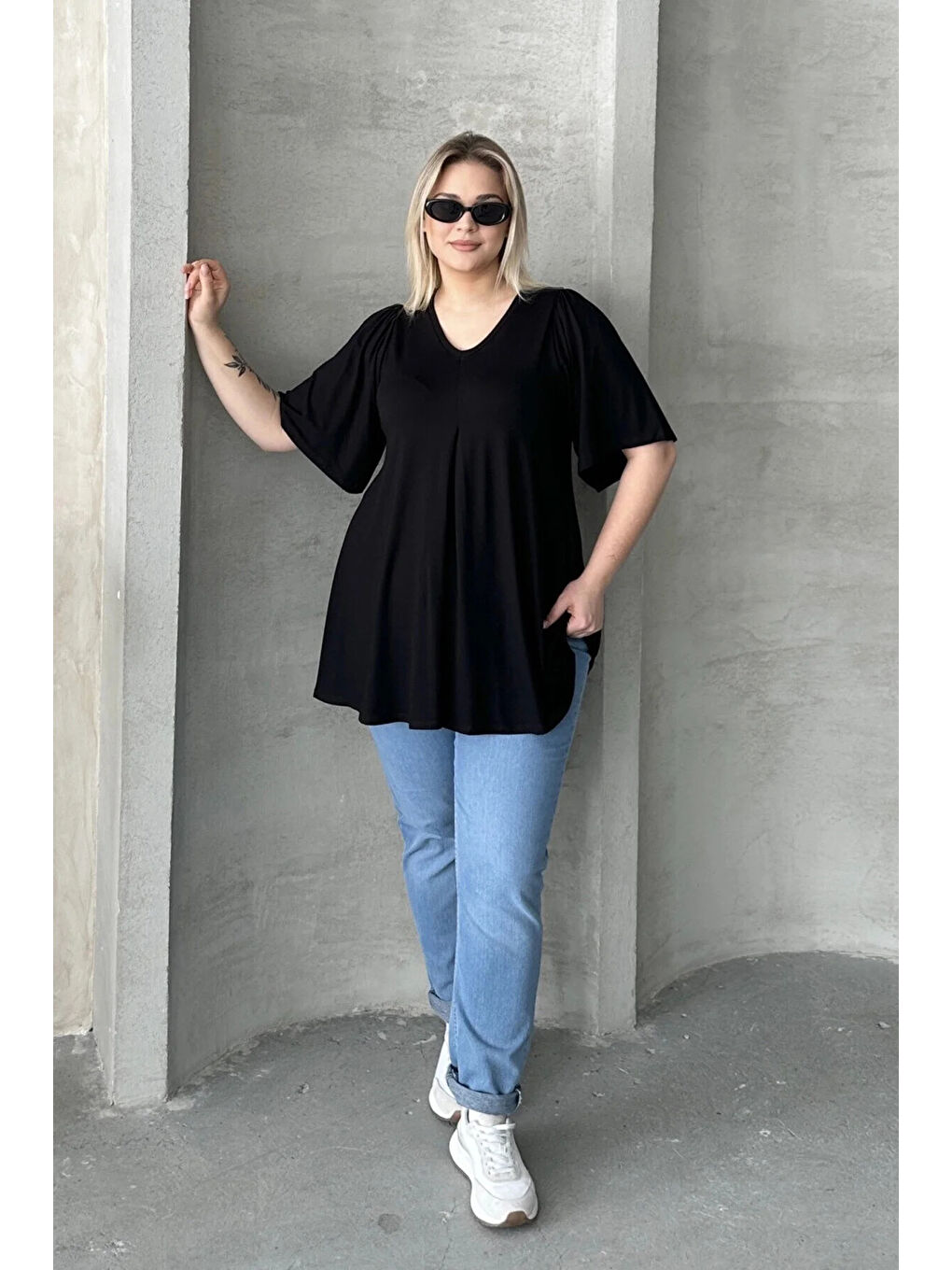 Siyah Büyük Beden V Yaka Desensiz Asimetrik Kesim Elastanlı Bluz 320315-4