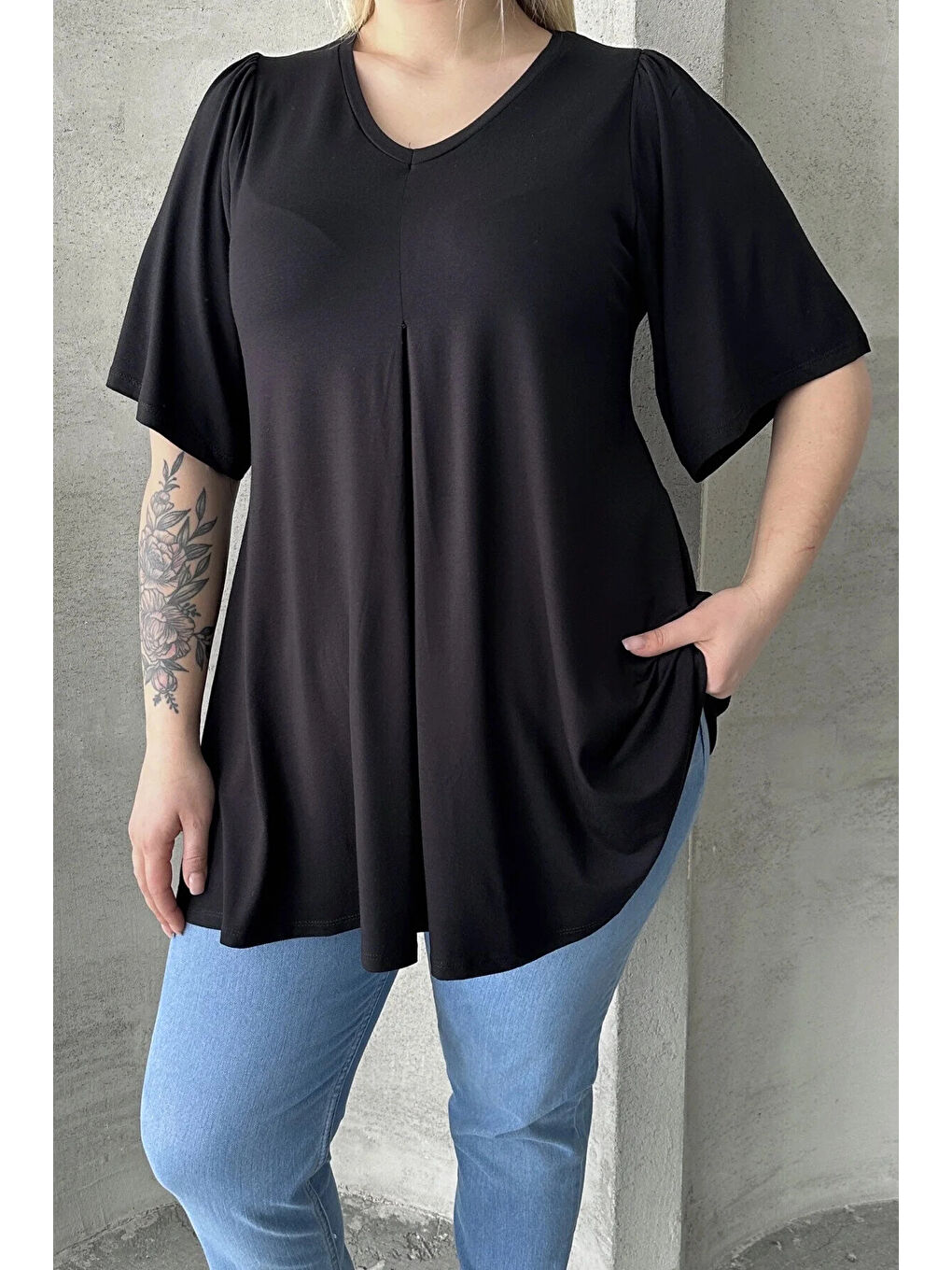 Siyah Büyük Beden V Yaka Desensiz Asimetrik Kesim Elastanlı Bluz 320315-6