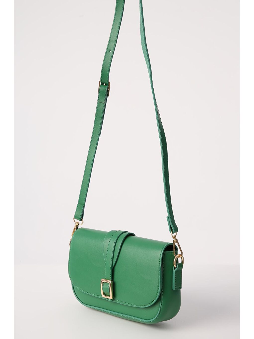 Yeşil Gold Tokalı Çapraz Askılı Minik Suni Deri Çanta-1